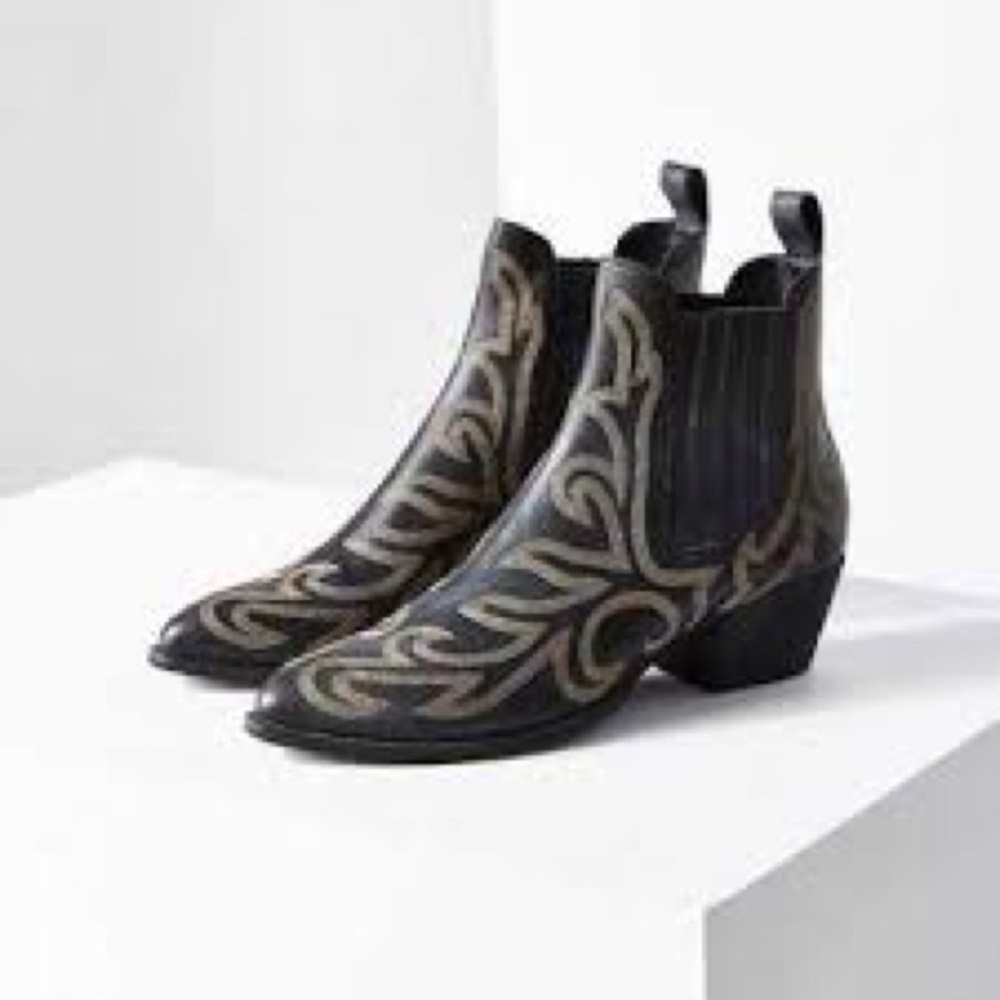 Dolce Vita Seth Black Booties.
